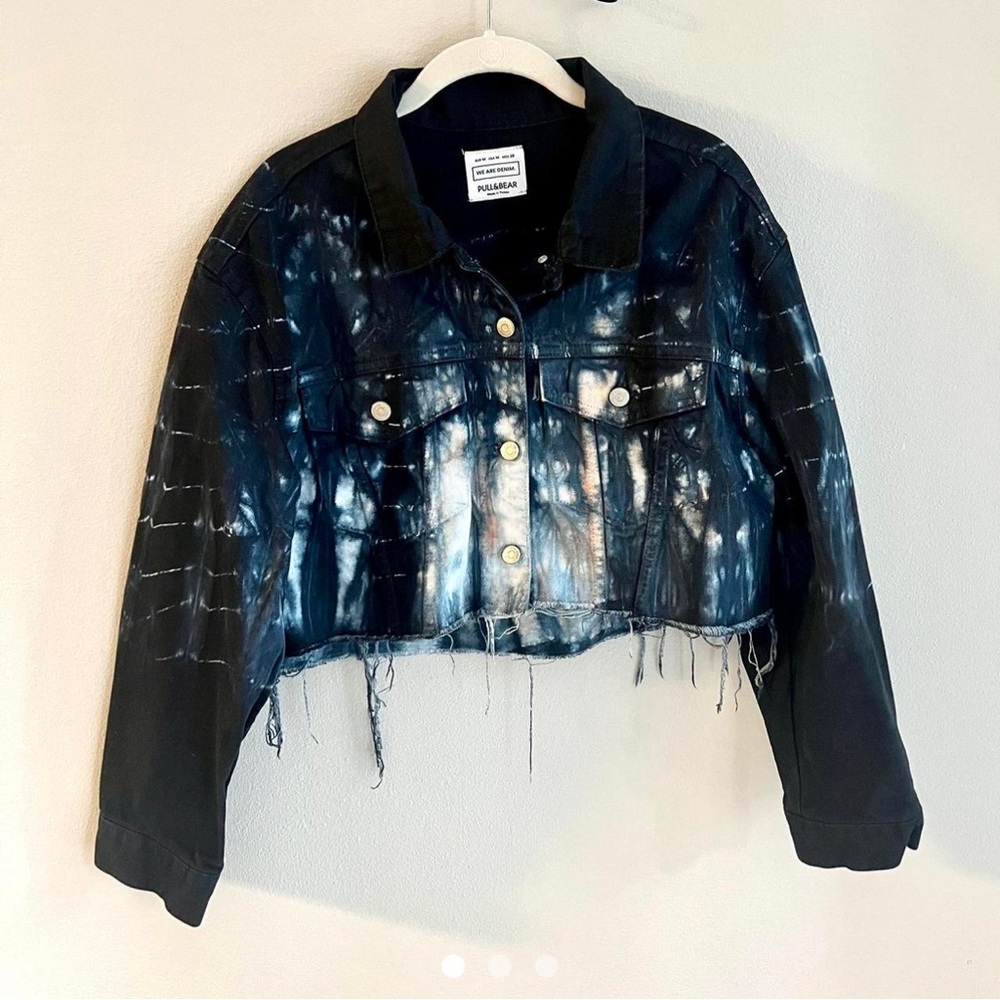 PULL AND BEAR DENIM TIE DYE CROPPED JACKET